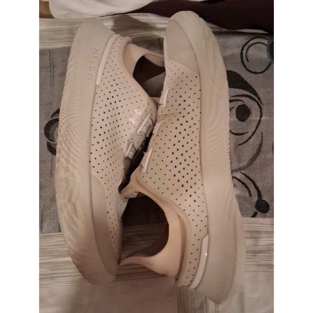 Under Armour SlipSpeed Shoes Men's 7.5 /Women's 9 Khaki Sandstorm - Barely Worn
